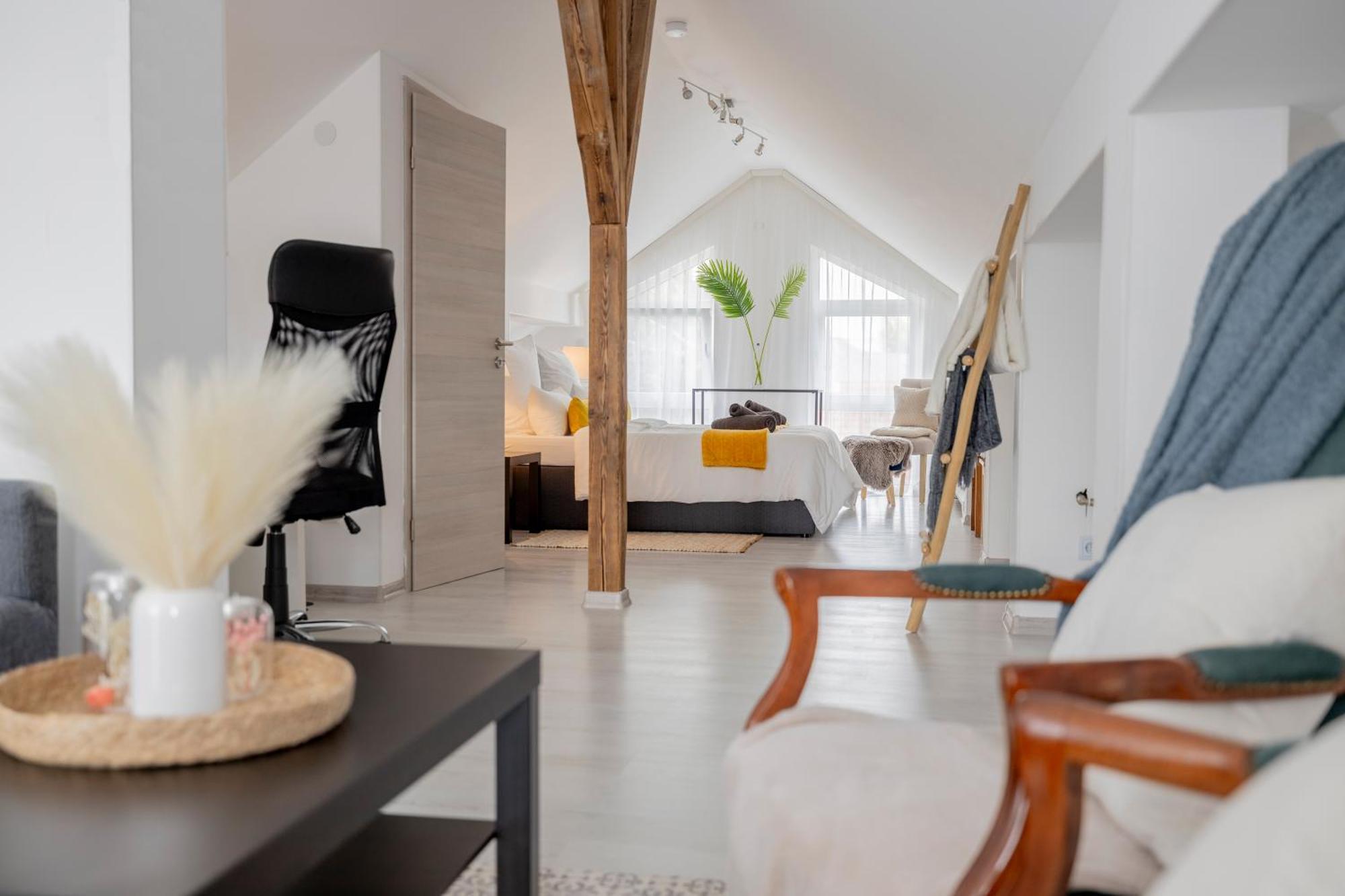 Design Maisonette - 24H Self-Check-In - Bis 7 Pers - In Direkter Weihernaehe - Parkplatz - Wifi - Balkon -Terrasse - Radwege Schiffweiler Eksteriør bilde