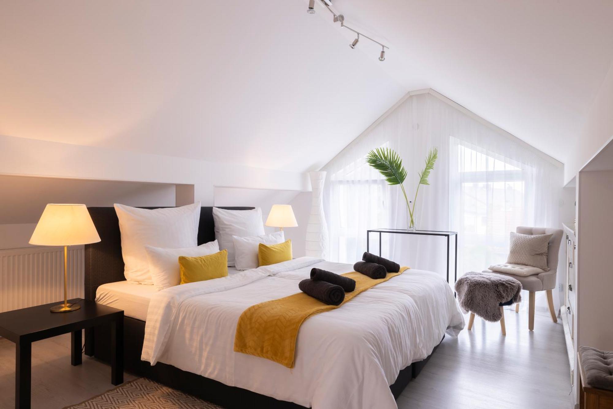 Design Maisonette - 24H Self-Check-In - Bis 7 Pers - In Direkter Weihernaehe - Parkplatz - Wifi - Balkon -Terrasse - Radwege Schiffweiler Eksteriør bilde