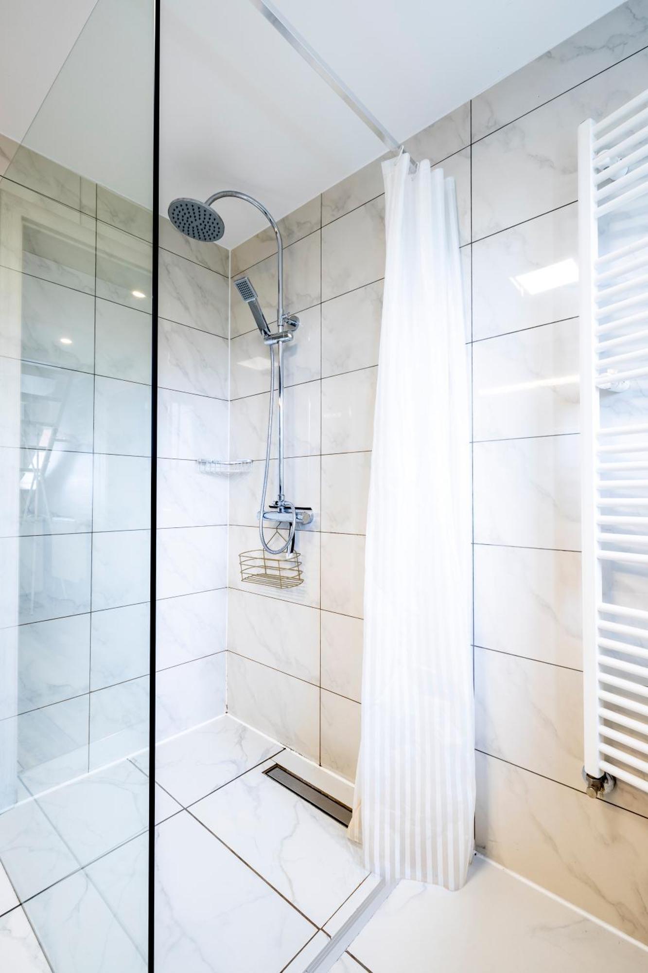 Design Maisonette - 24H Self-Check-In - Bis 7 Pers - In Direkter Weihernaehe - Parkplatz - Wifi - Balkon -Terrasse - Radwege Schiffweiler Eksteriør bilde